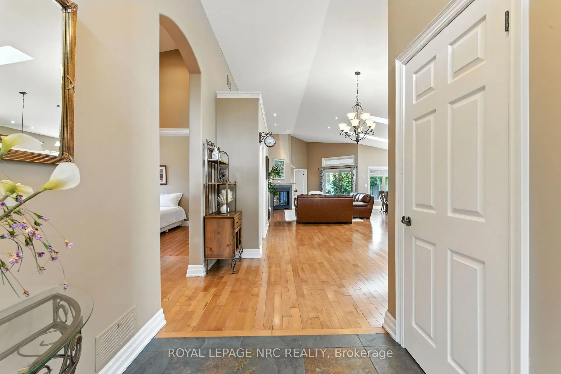 Photo 5 of 6 Mclean Court, St. Catharines, Grapeview — HOMEH