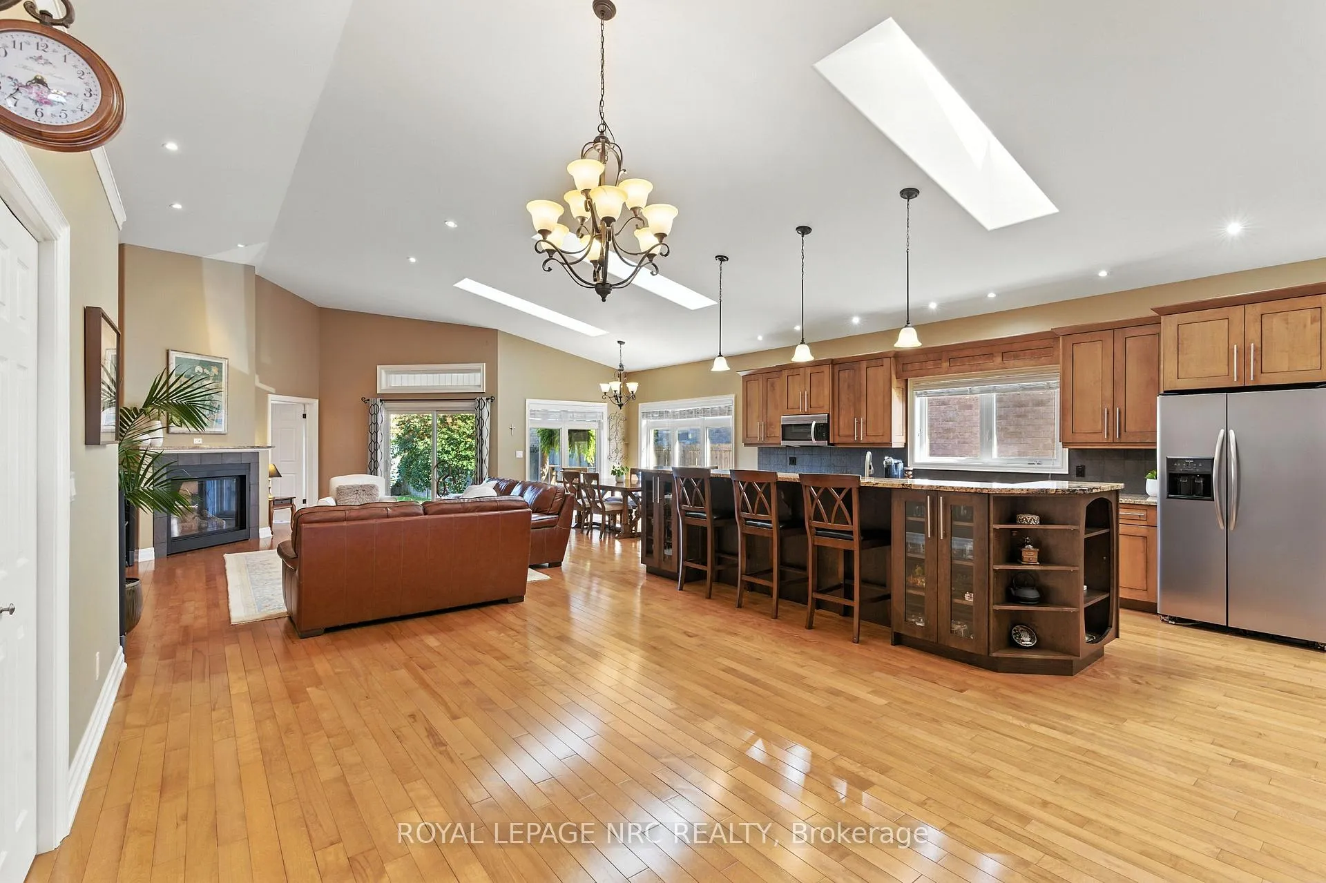 Photo 6 of 6 Mclean Court, St. Catharines, Grapeview — HOMEH