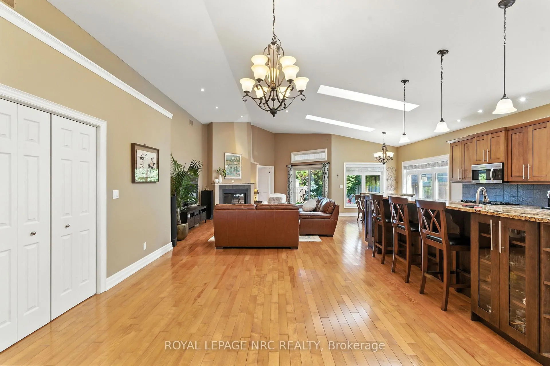 Photo 7 of 6 Mclean Court, St. Catharines, Grapeview — HOMEH