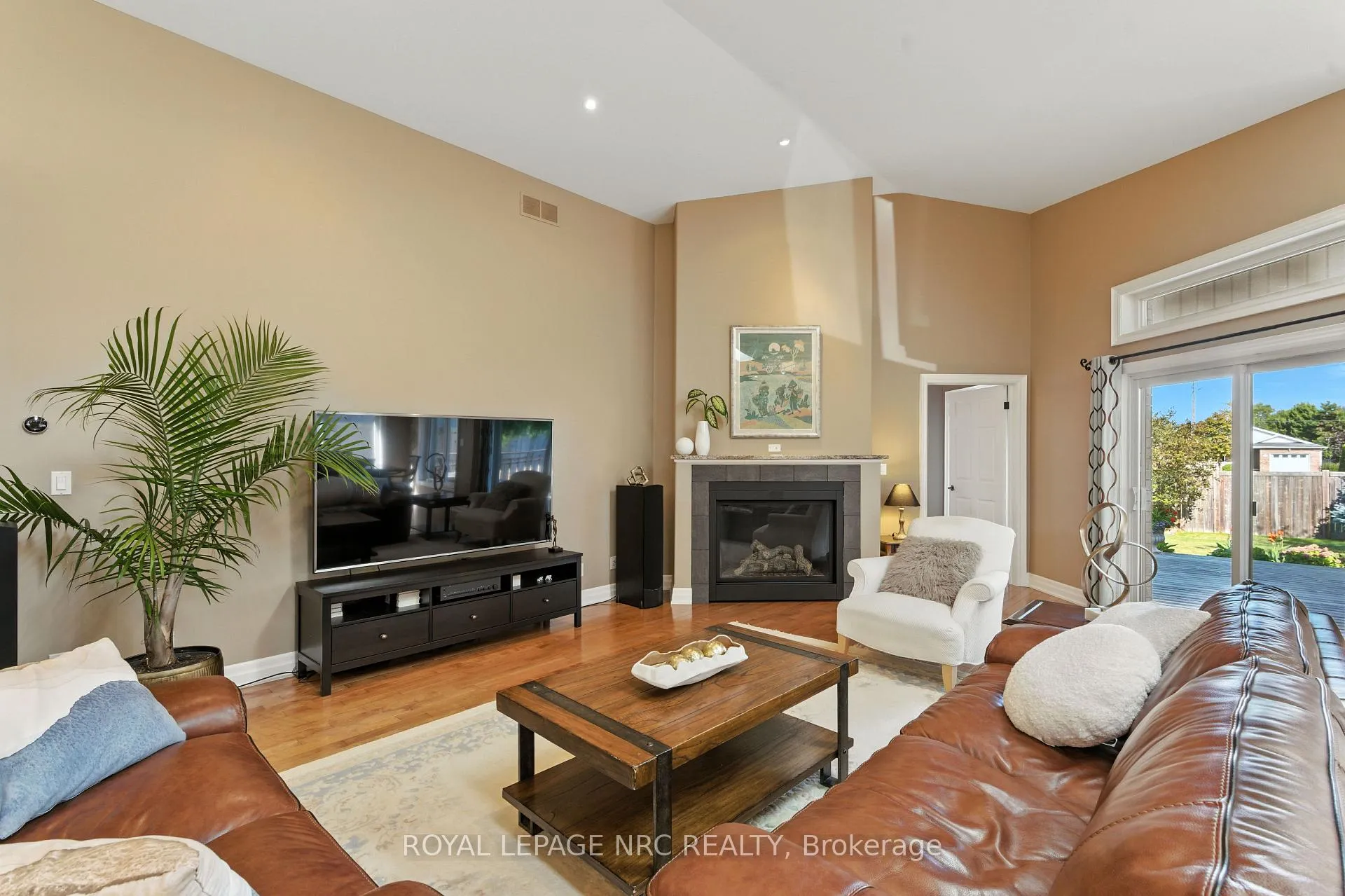 Photo 8 of 6 Mclean Court, St. Catharines, Grapeview — HOMEH