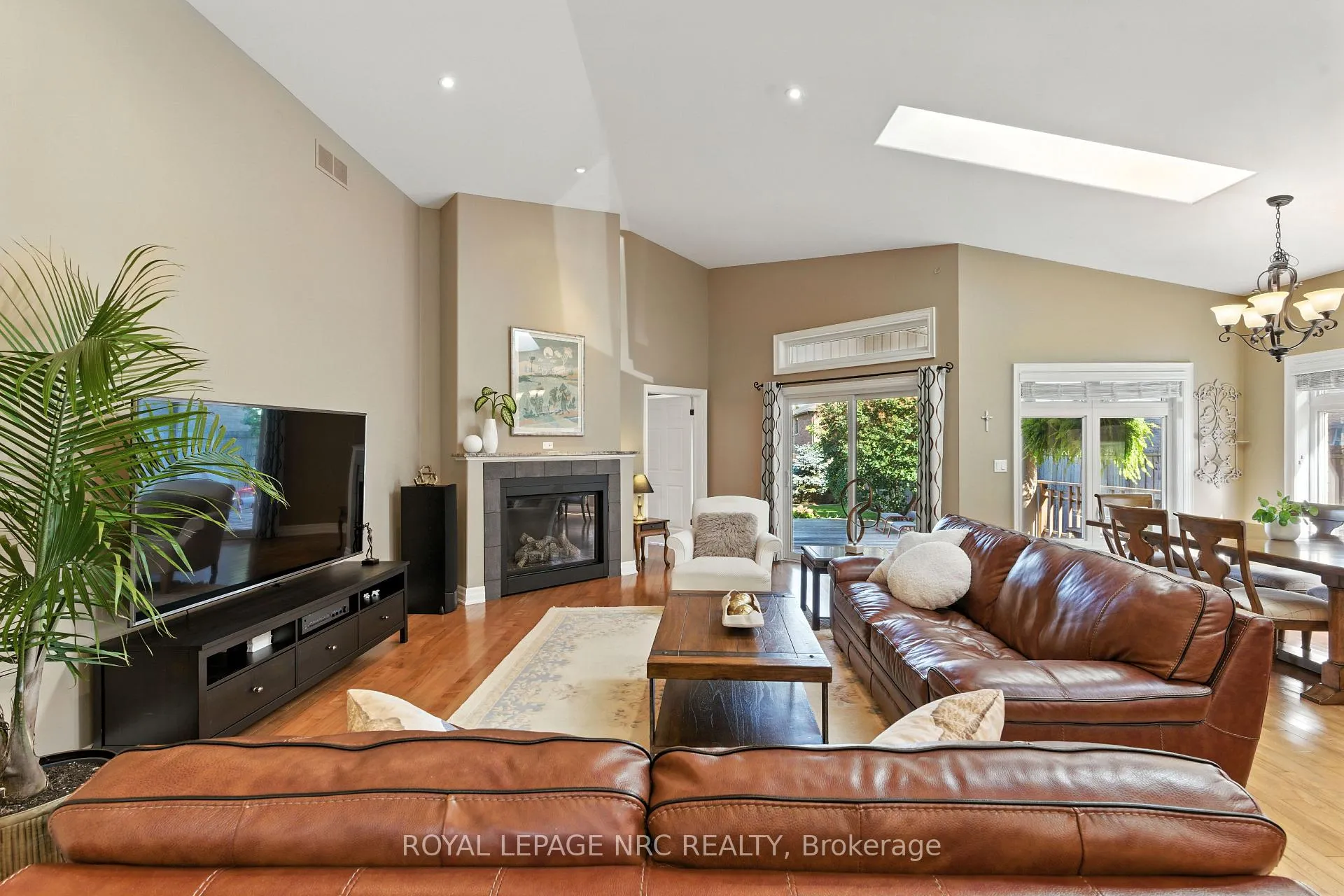 Photo 10 of 6 Mclean Court, St. Catharines, Grapeview — HOMEH