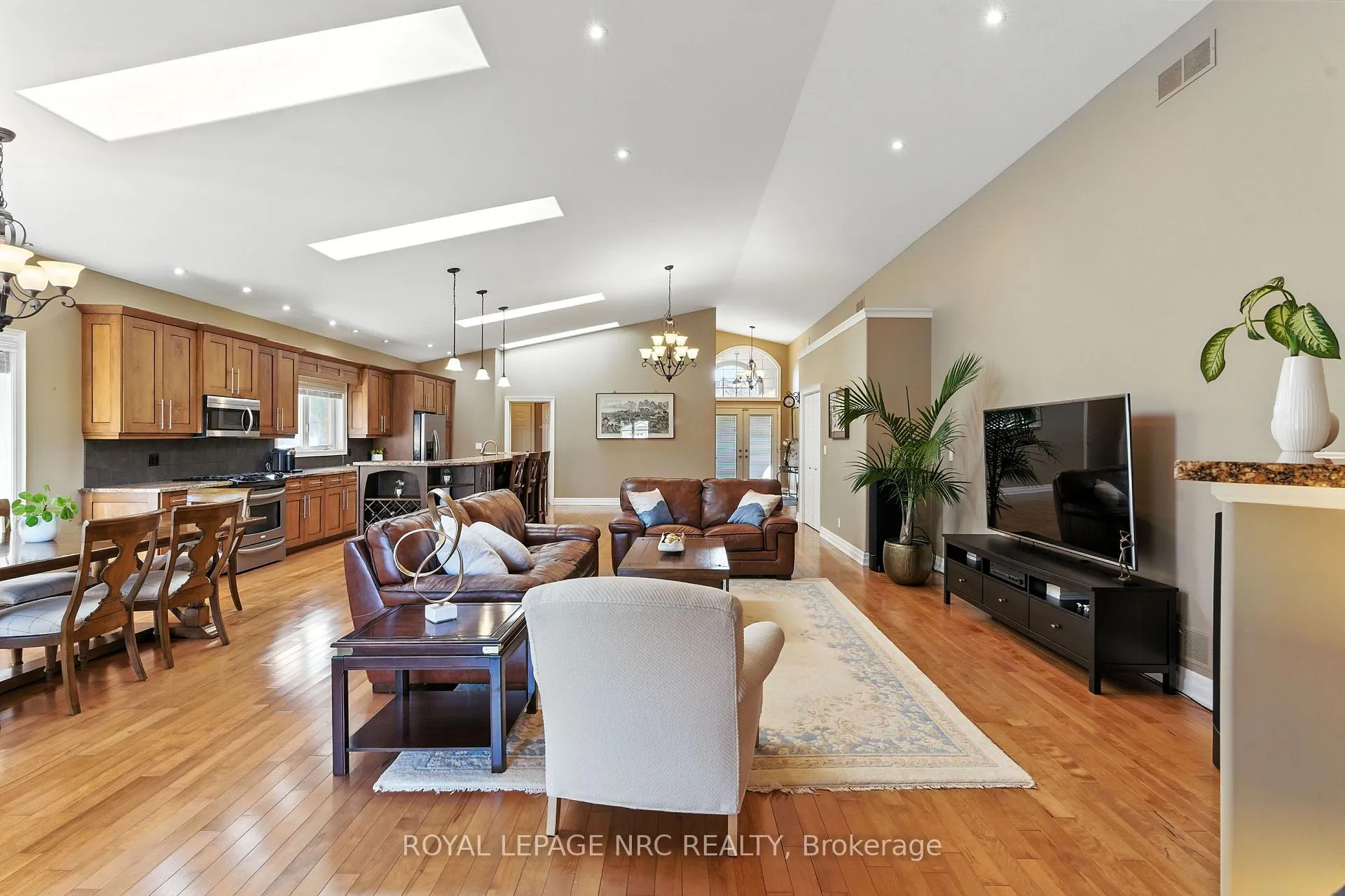 Photo 11 of 6 Mclean Court, St. Catharines, Grapeview — HOMEH