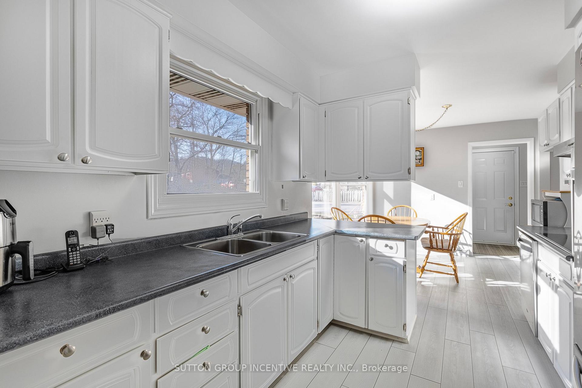 Photo 5 of 2160 Snow Valley Road, Springwater, Minesing — HOMEH