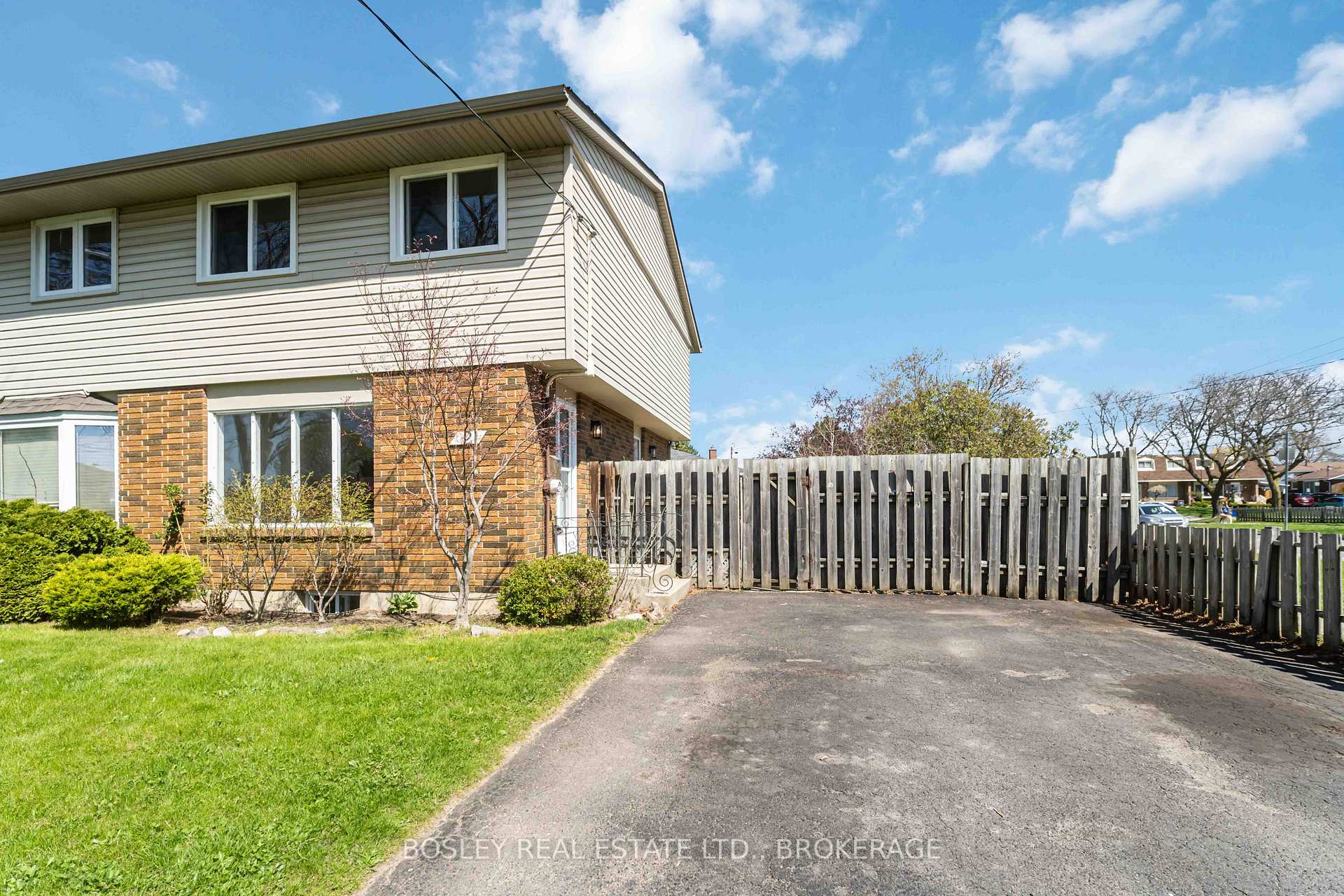 Photo 2 of 2 Crescentwood Drive, St. Catharines, Lakeport — HOMEH