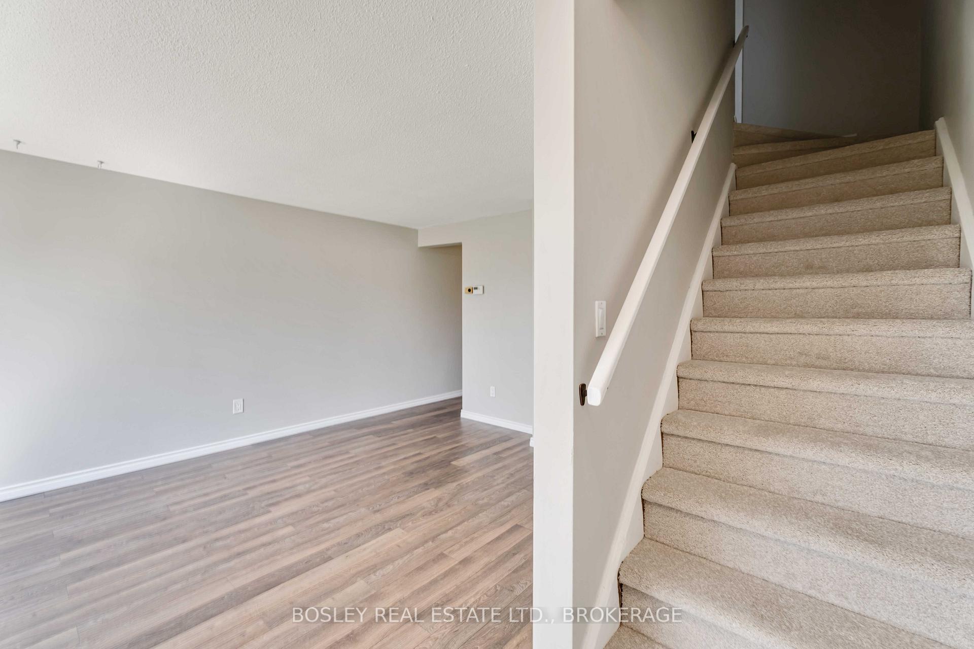 Photo 5 of 2 Crescentwood Drive, St. Catharines, Lakeport — HOMEH