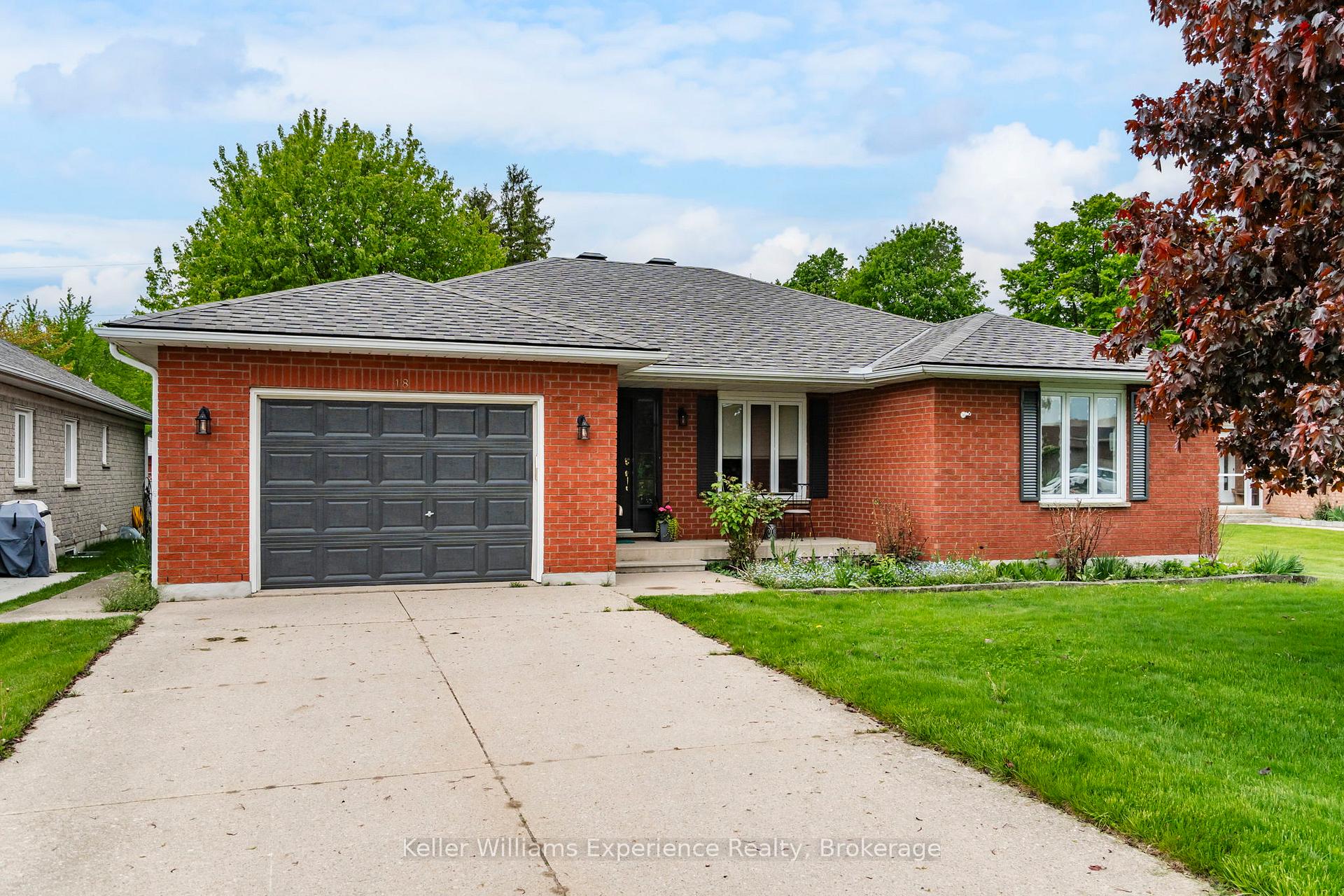 Photo 1 of 18 Archer Crescent, Springwater, Elmvale — HOMEH