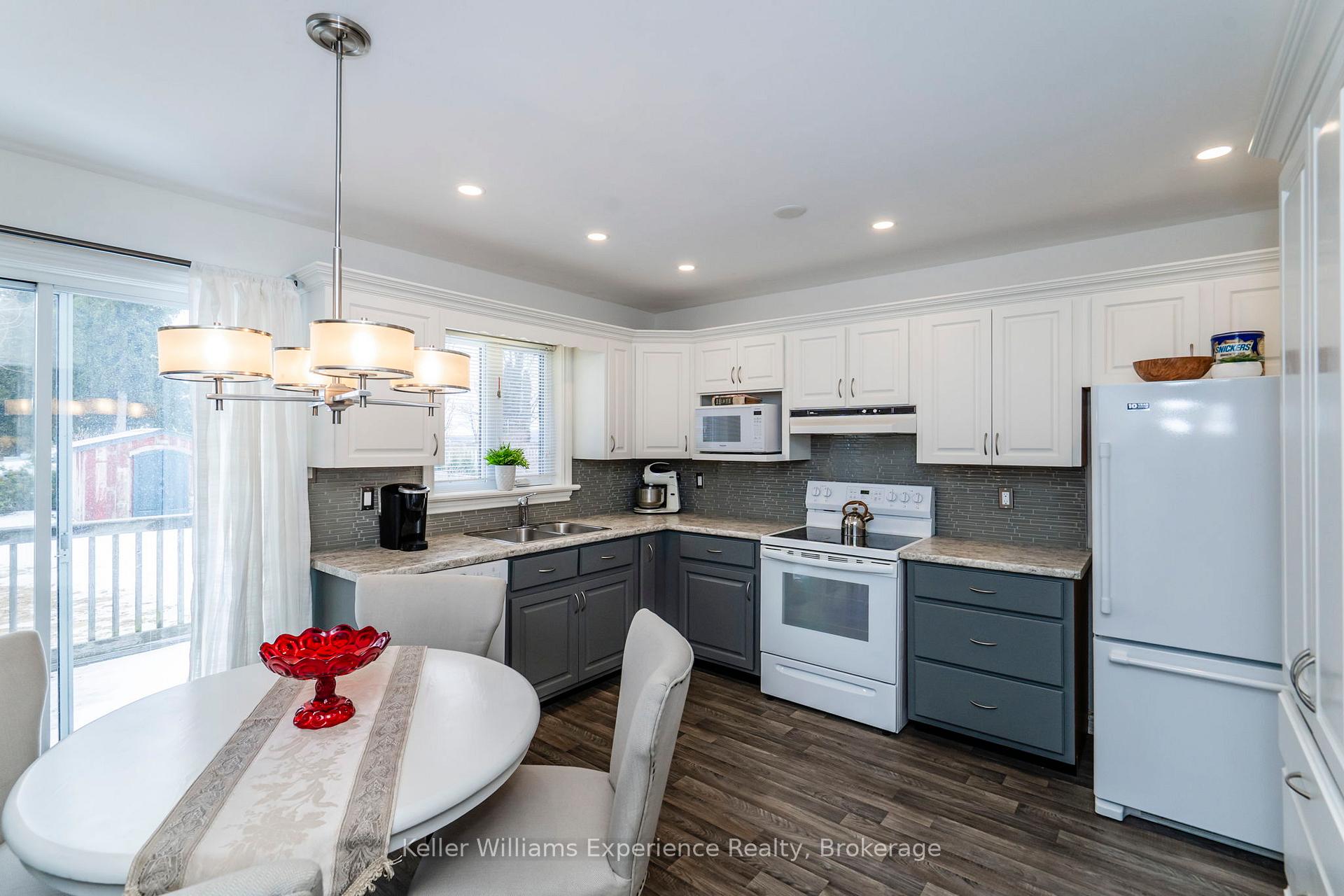 Photo 5 of 18 Archer Crescent, Springwater, Elmvale — HOMEH