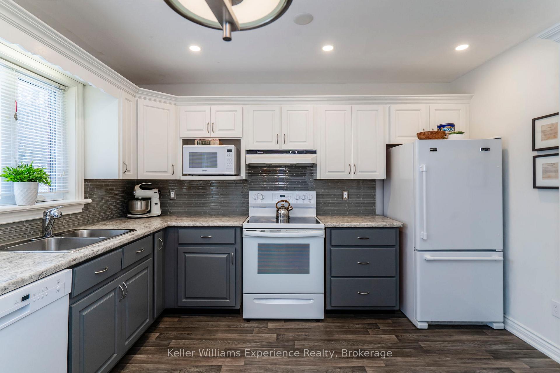 Photo 7 of 18 Archer Crescent, Springwater, Elmvale — HOMEH