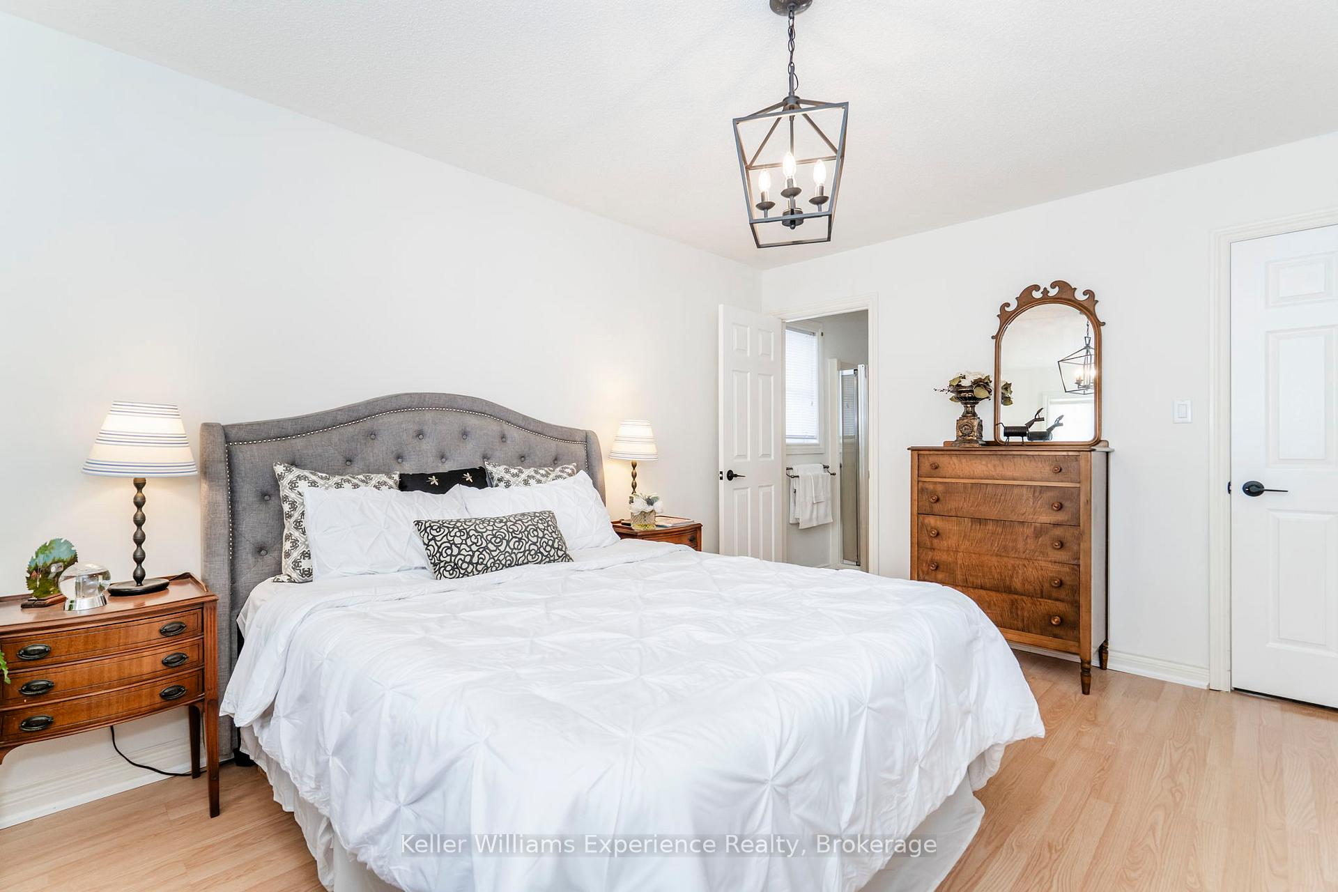 Photo 16 of 18 Archer Crescent, Springwater, Elmvale — HOMEH