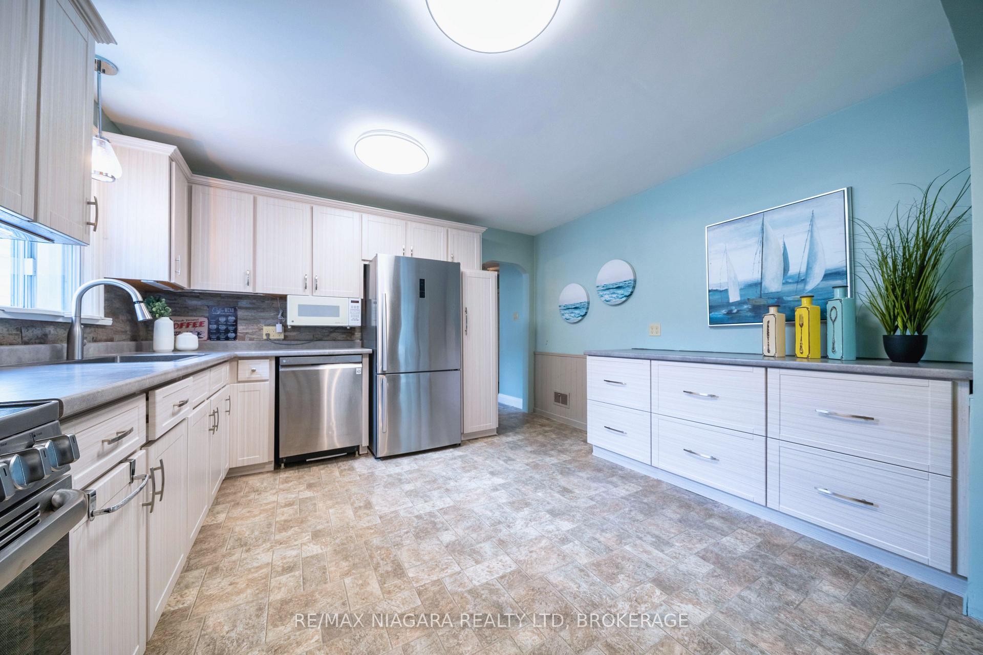 Photo 19 of 28 Bridge Street, St. Catharines, Grapeview — HOMEH