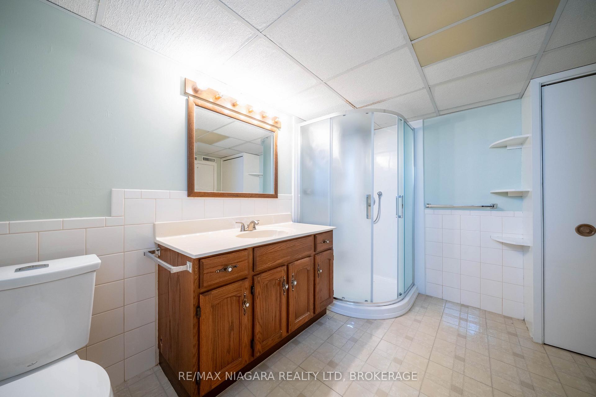 Photo 33 of 28 Bridge Street, St. Catharines, Grapeview — HOMEH