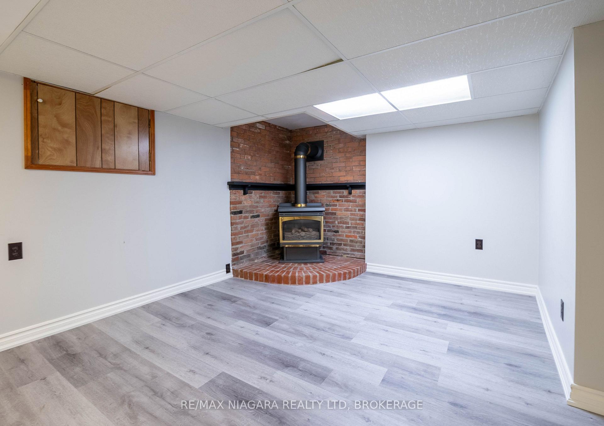 Photo 35 of 28 Bridge Street, St. Catharines, Grapeview — HOMEH