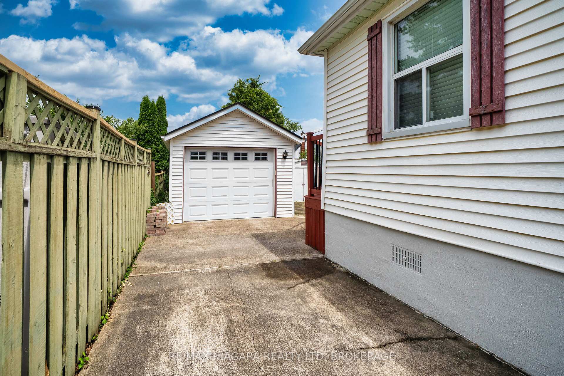 Photo 39 of 28 Bridge Street, St. Catharines, Grapeview — HOMEH
