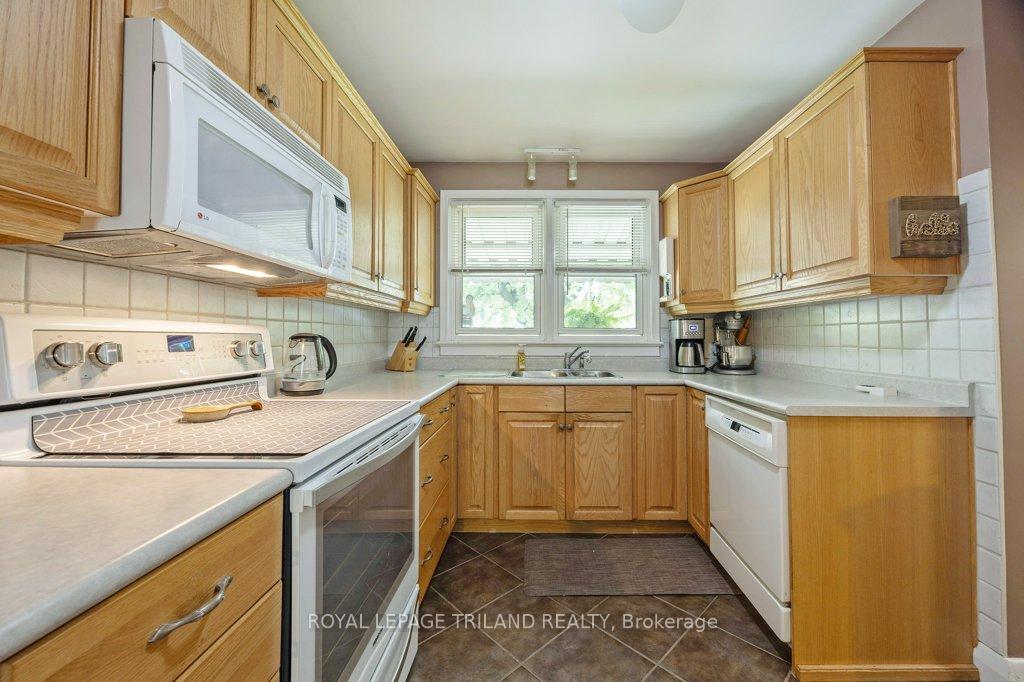 Photo 8 of 236 Sunset Drive, St. Thomas — HOMEH