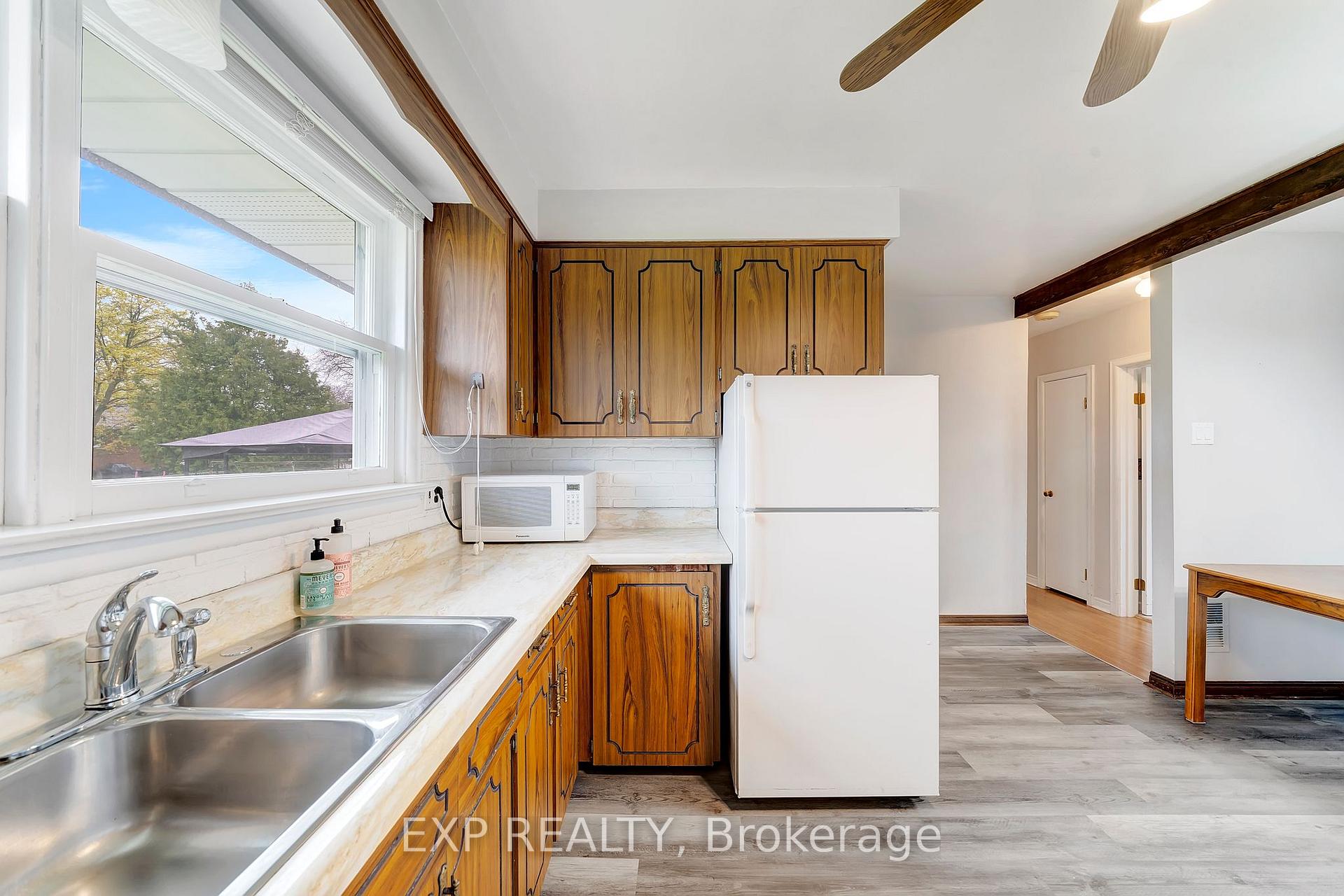 Photo 9 of 62 Forster Street, St. Catharines, Vine/Linwell — HOMEH