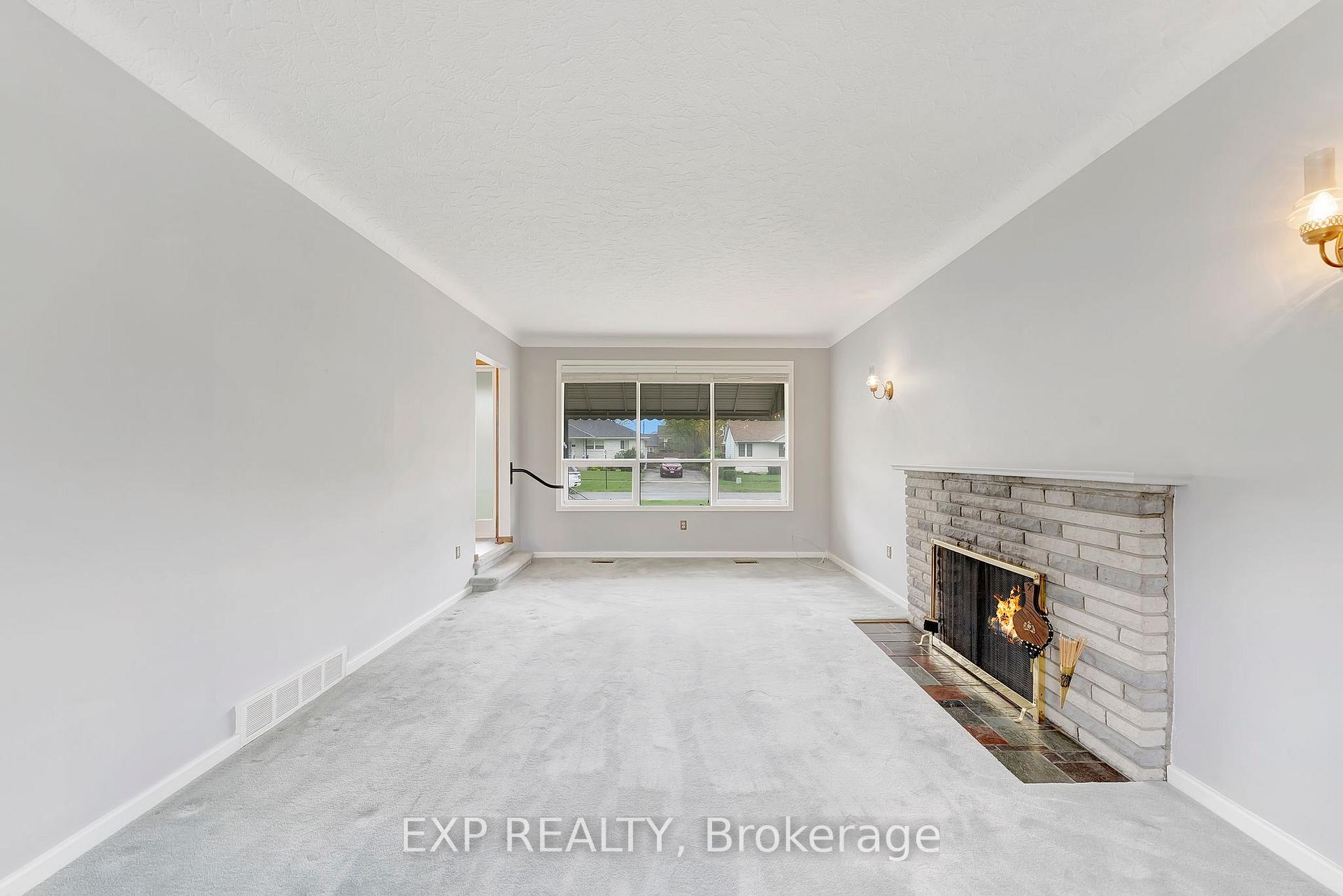 Photo 12 of 62 Forster Street, St. Catharines, Vine/Linwell — HOMEH