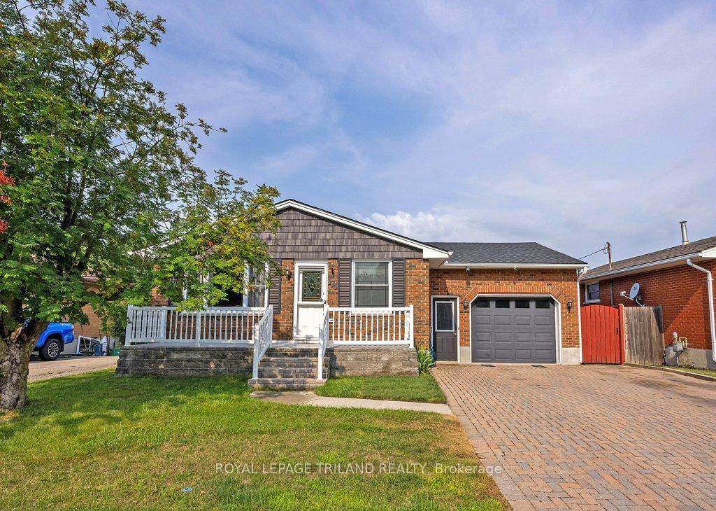 Photo 2 of 174 Fairview Avenue, St. Thomas — HOMEH