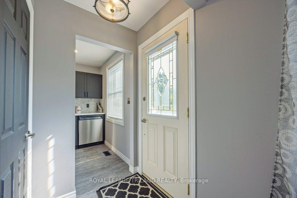 Photo 4 of 174 Fairview Avenue, St. Thomas — HOMEH