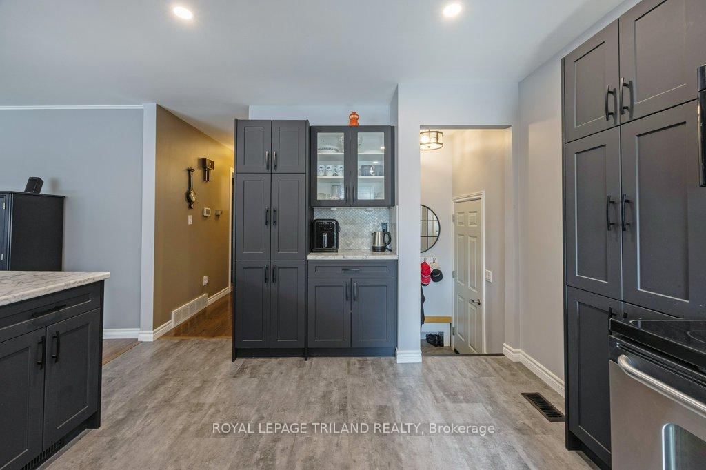 Photo 11 of 174 Fairview Avenue, St. Thomas — HOMEH