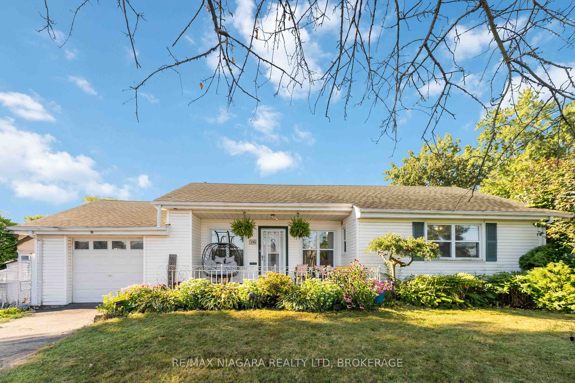 Photo 3 of 36 Admiral Road, St. Catharines, Secord Woods — HOMEH