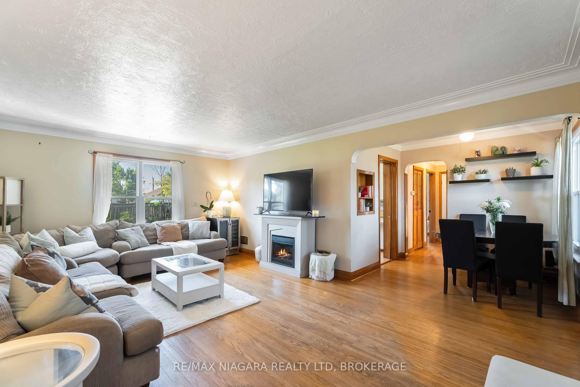 Photo 4 of 36 Admiral Road, St. Catharines, Secord Woods — HOMEH