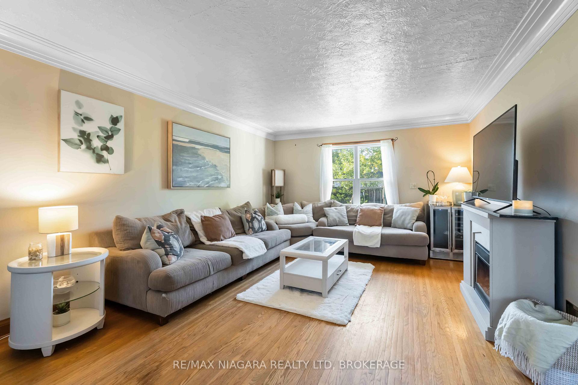 Photo 6 of 36 Admiral Road, St. Catharines, Secord Woods — HOMEH