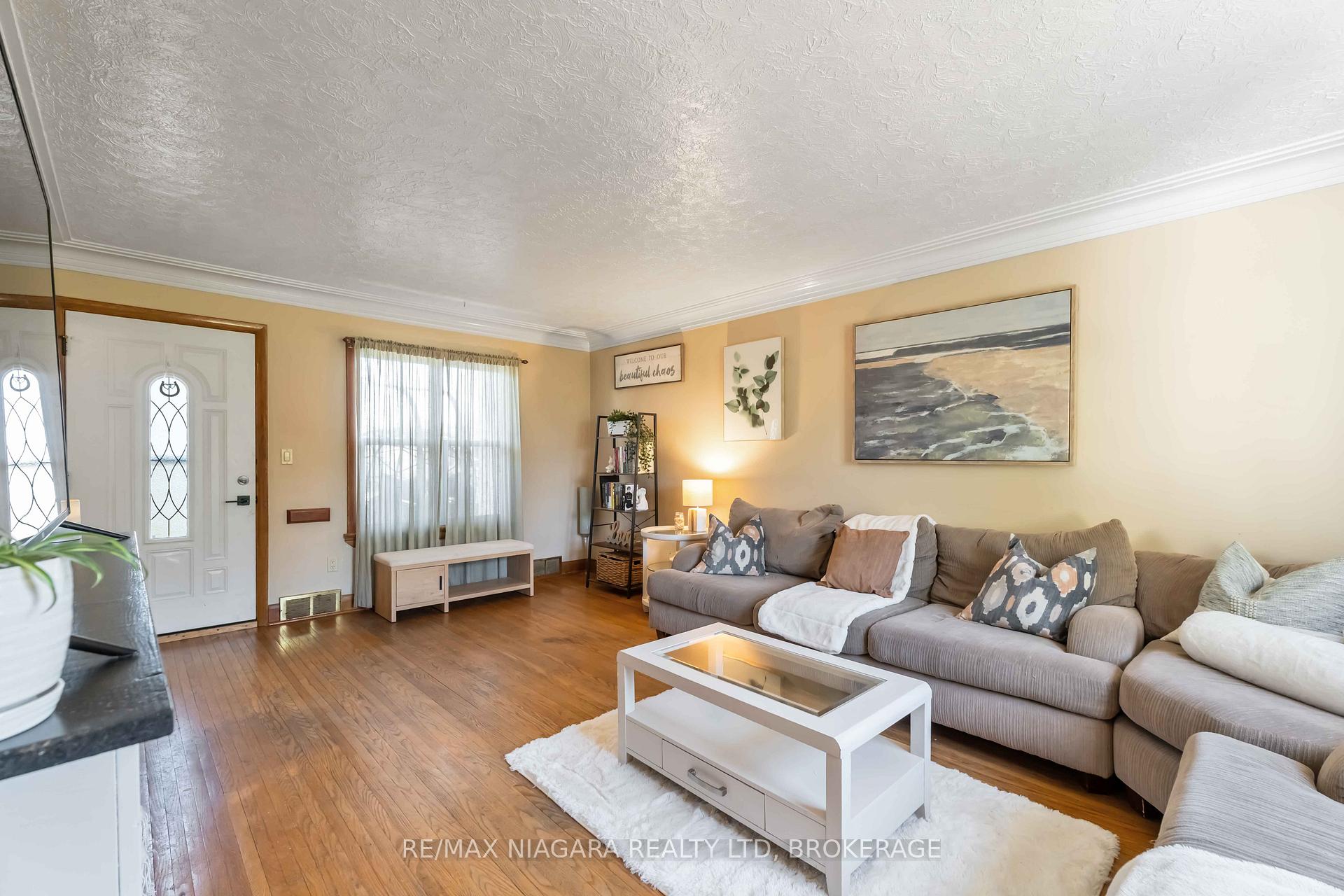 Photo 7 of 36 Admiral Road, St. Catharines, Secord Woods — HOMEH