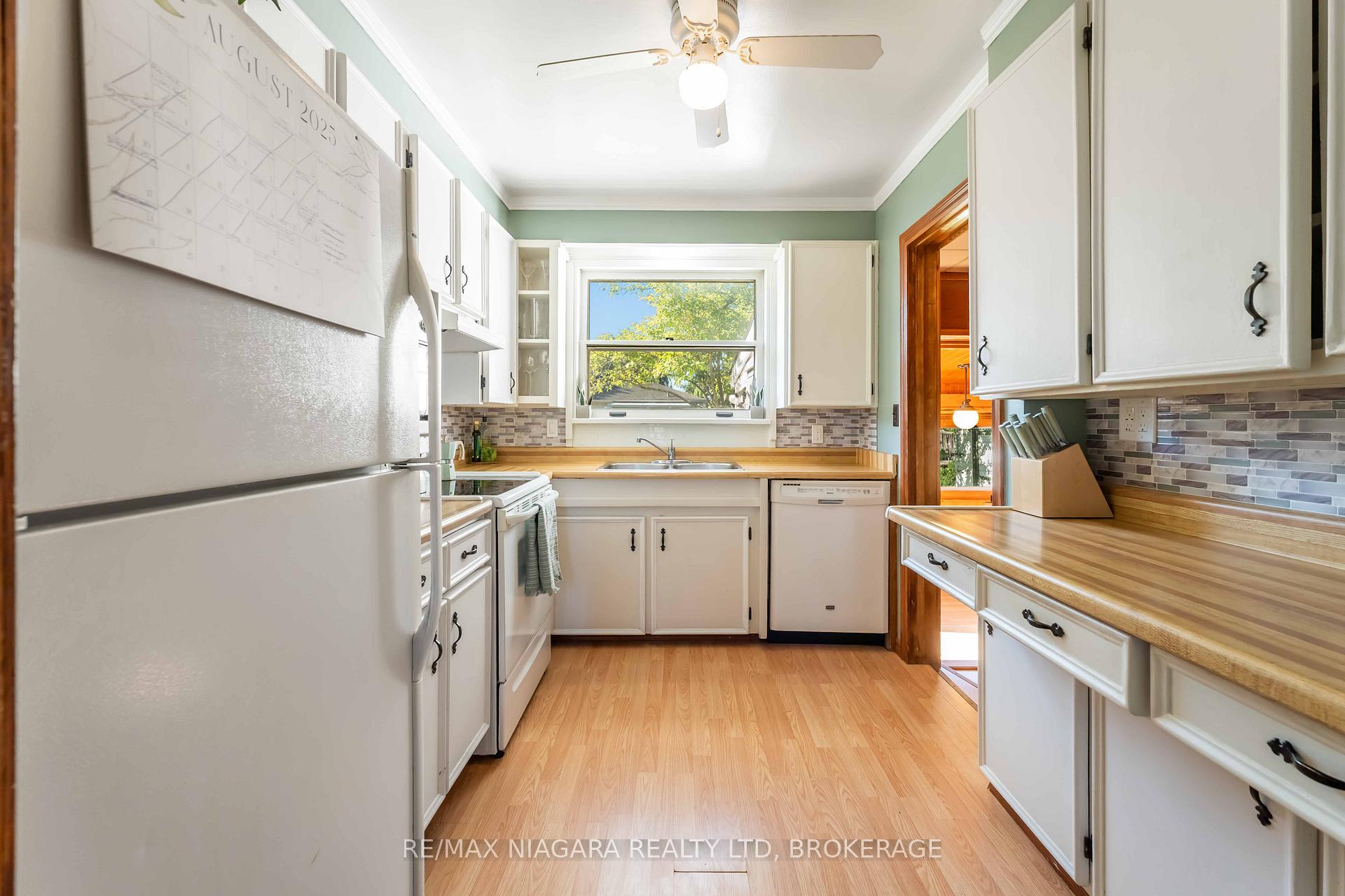Photo 11 of 36 Admiral Road, St. Catharines, Secord Woods — HOMEH