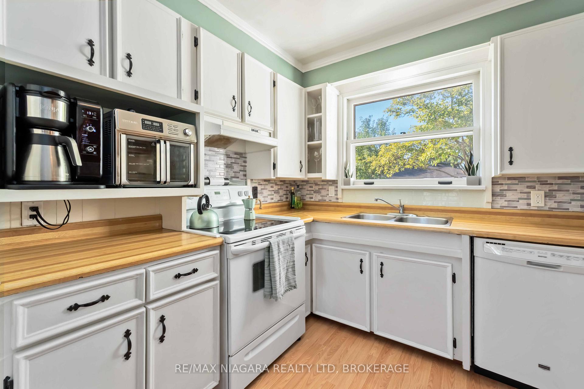 Photo 13 of 36 Admiral Road, St. Catharines, Secord Woods — HOMEH