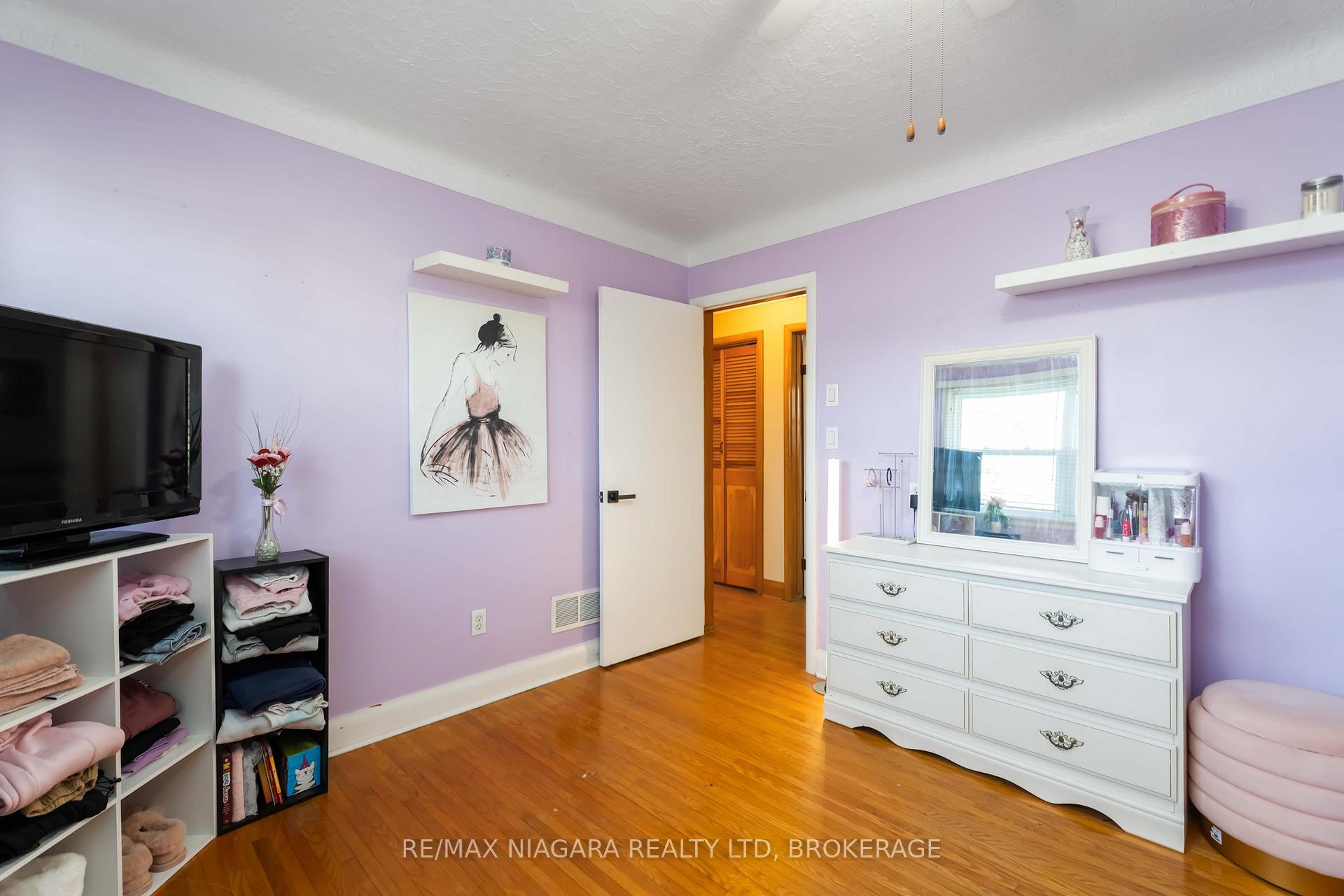 Photo 16 of 36 Admiral Road, St. Catharines, Secord Woods — HOMEH