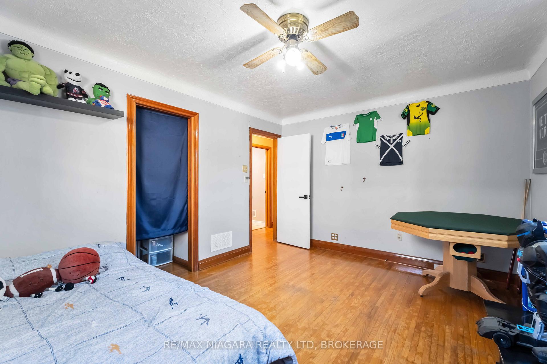Photo 18 of 36 Admiral Road, St. Catharines, Secord Woods — HOMEH