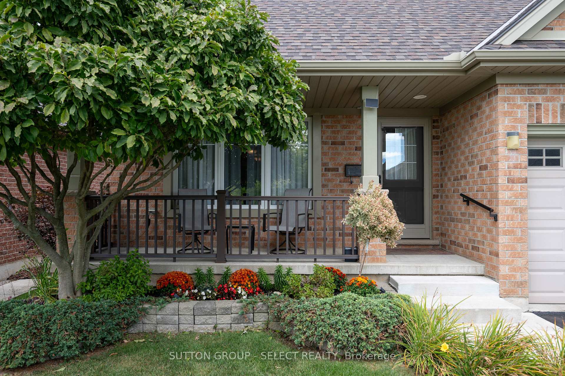 Photo 3 of 111 Southgate Parkway, St. Thomas — HOMEH