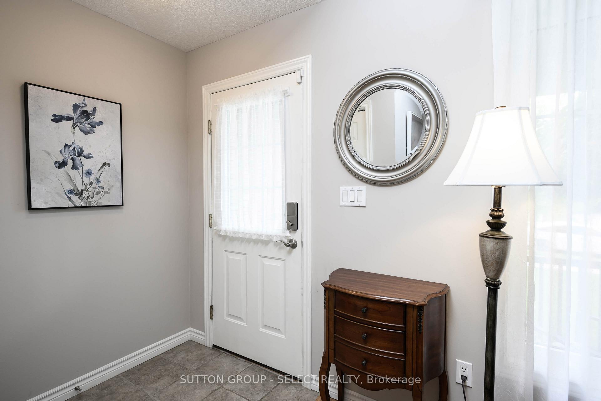 Photo 4 of 111 Southgate Parkway, St. Thomas — HOMEH