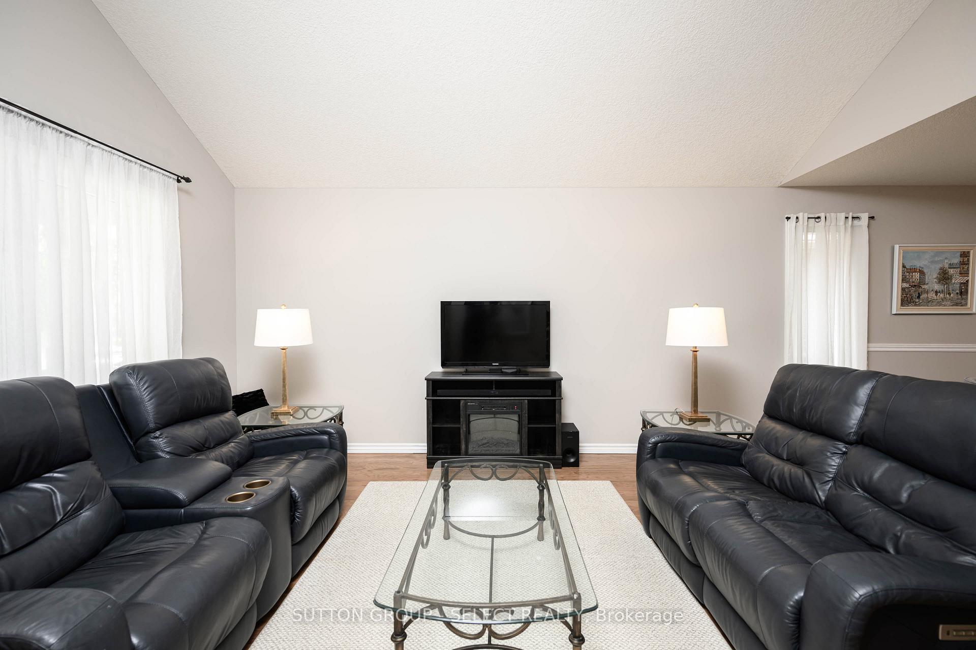 Photo 5 of 111 Southgate Parkway, St. Thomas — HOMEH