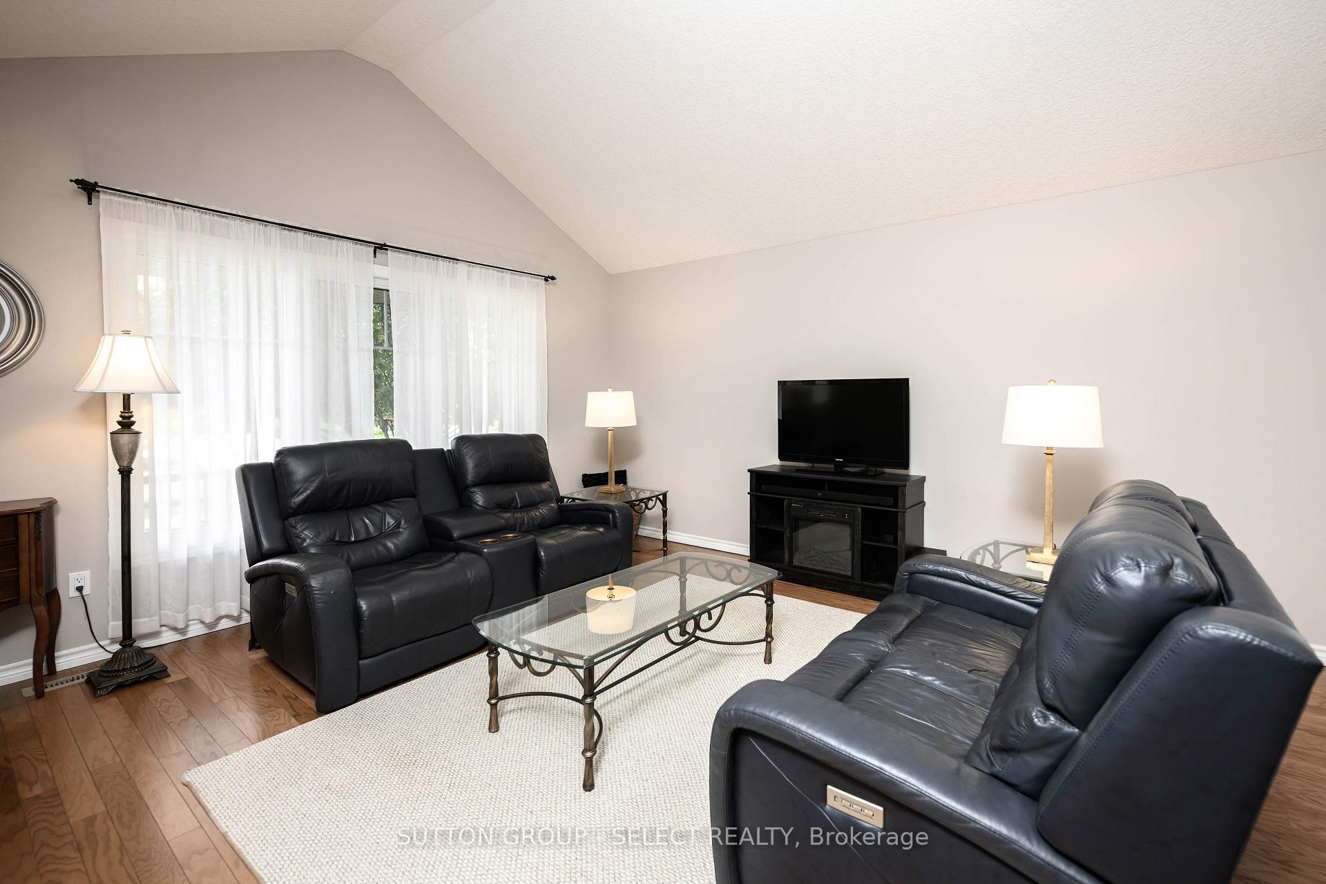 Photo 7 of 111 Southgate Parkway, St. Thomas — HOMEH
