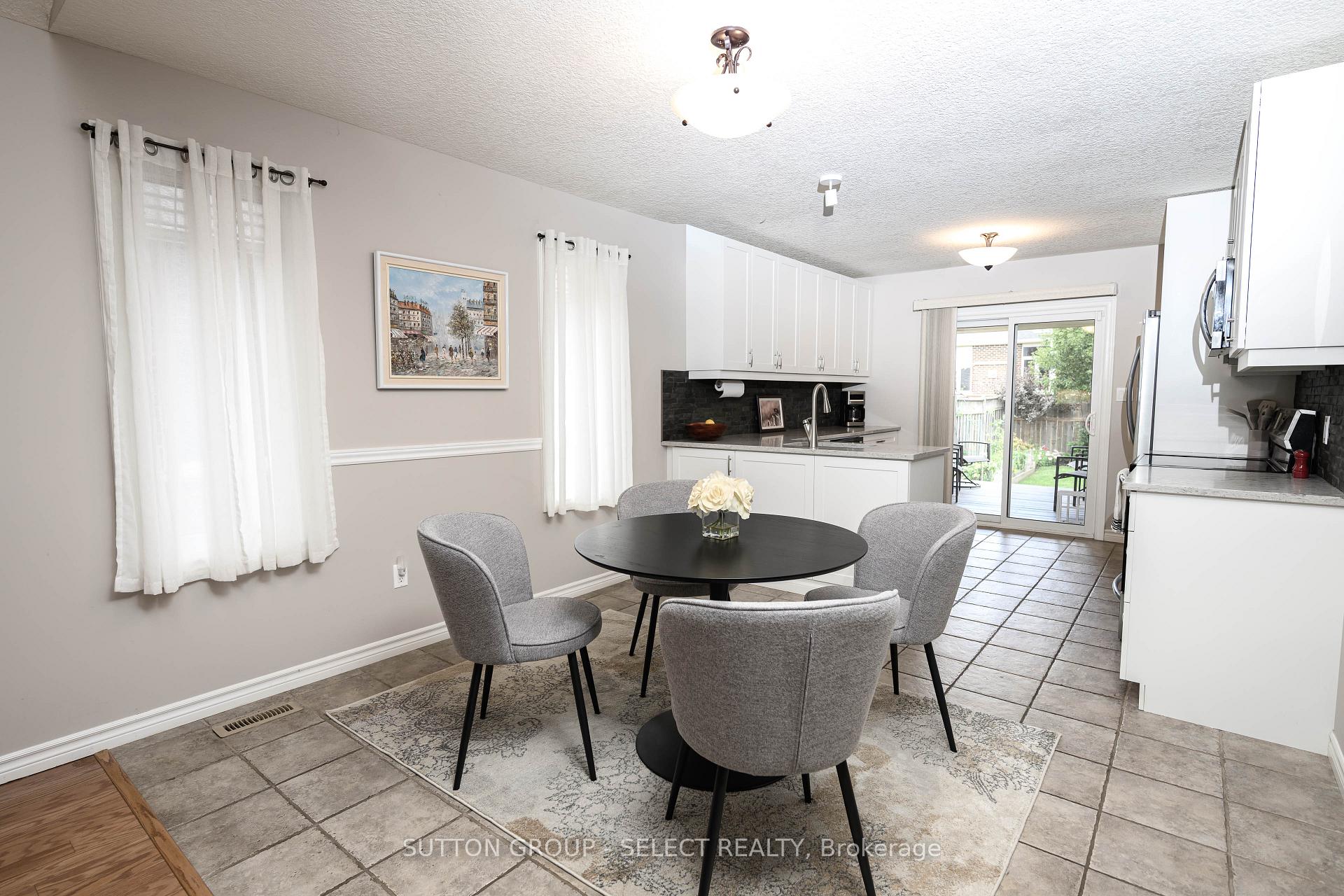 Photo 8 of 111 Southgate Parkway, St. Thomas — HOMEH