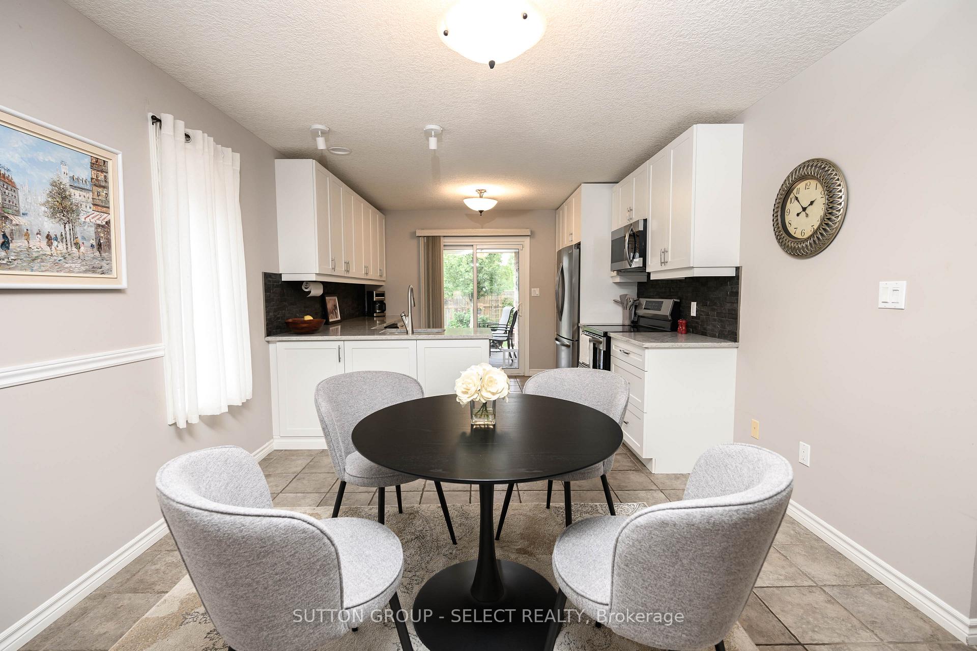 Photo 9 of 111 Southgate Parkway, St. Thomas — HOMEH