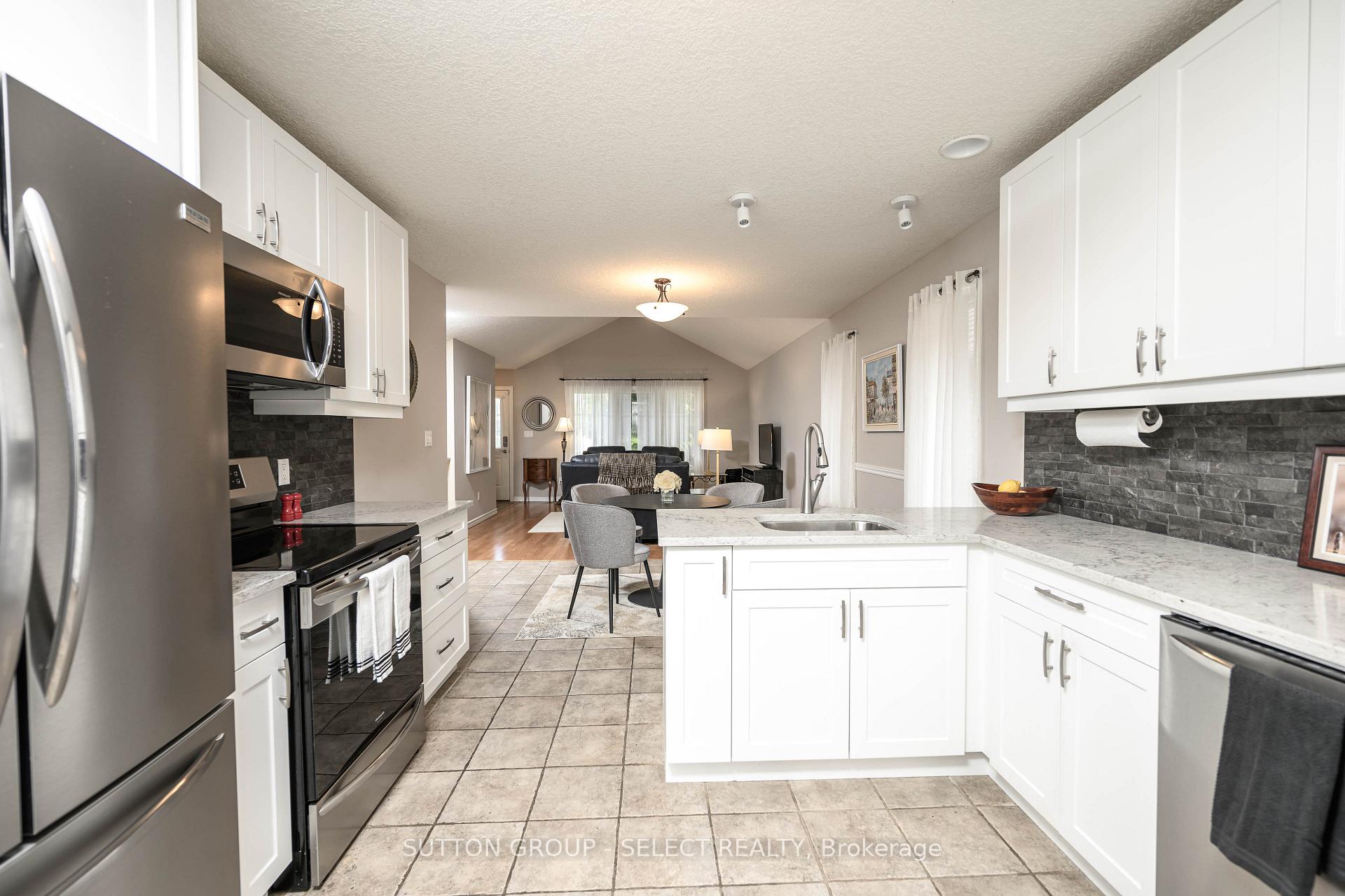 Photo 11 of 111 Southgate Parkway, St. Thomas — HOMEH