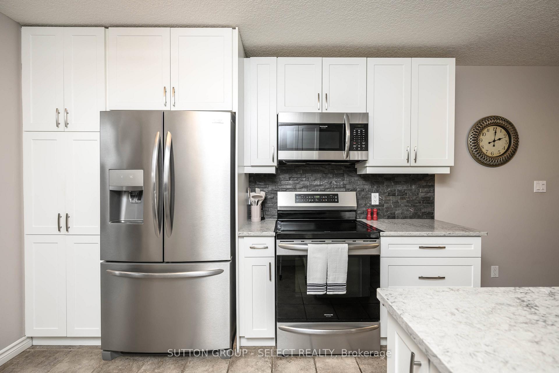 Photo 13 of 111 Southgate Parkway, St. Thomas — HOMEH