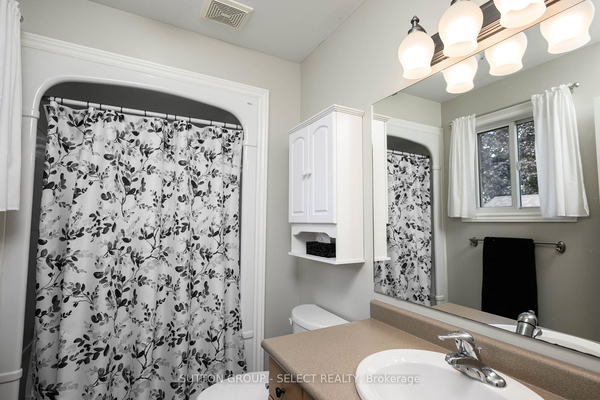 Photo 15 of 111 Southgate Parkway, St. Thomas — HOMEH