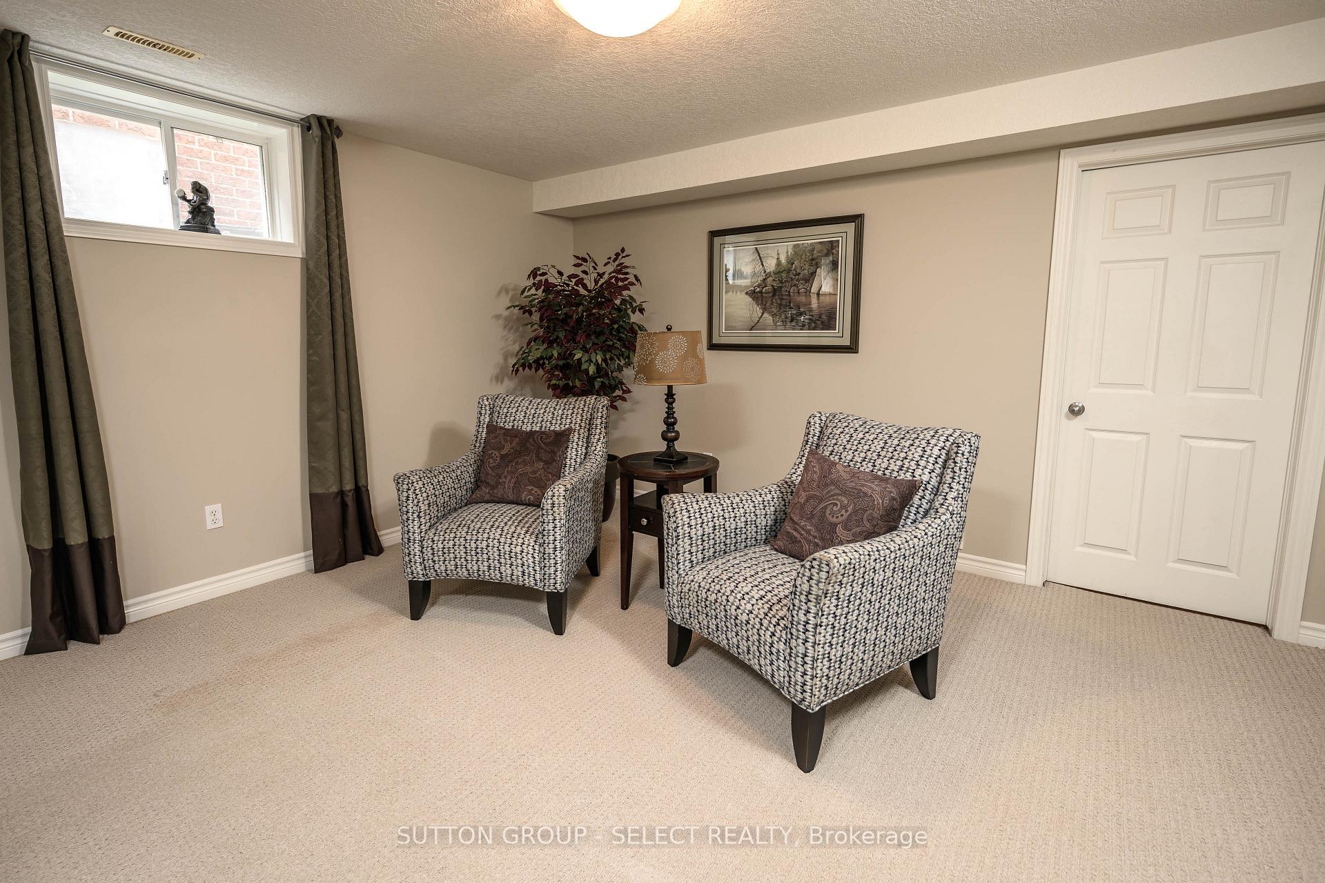 Photo 23 of 111 Southgate Parkway, St. Thomas — HOMEH