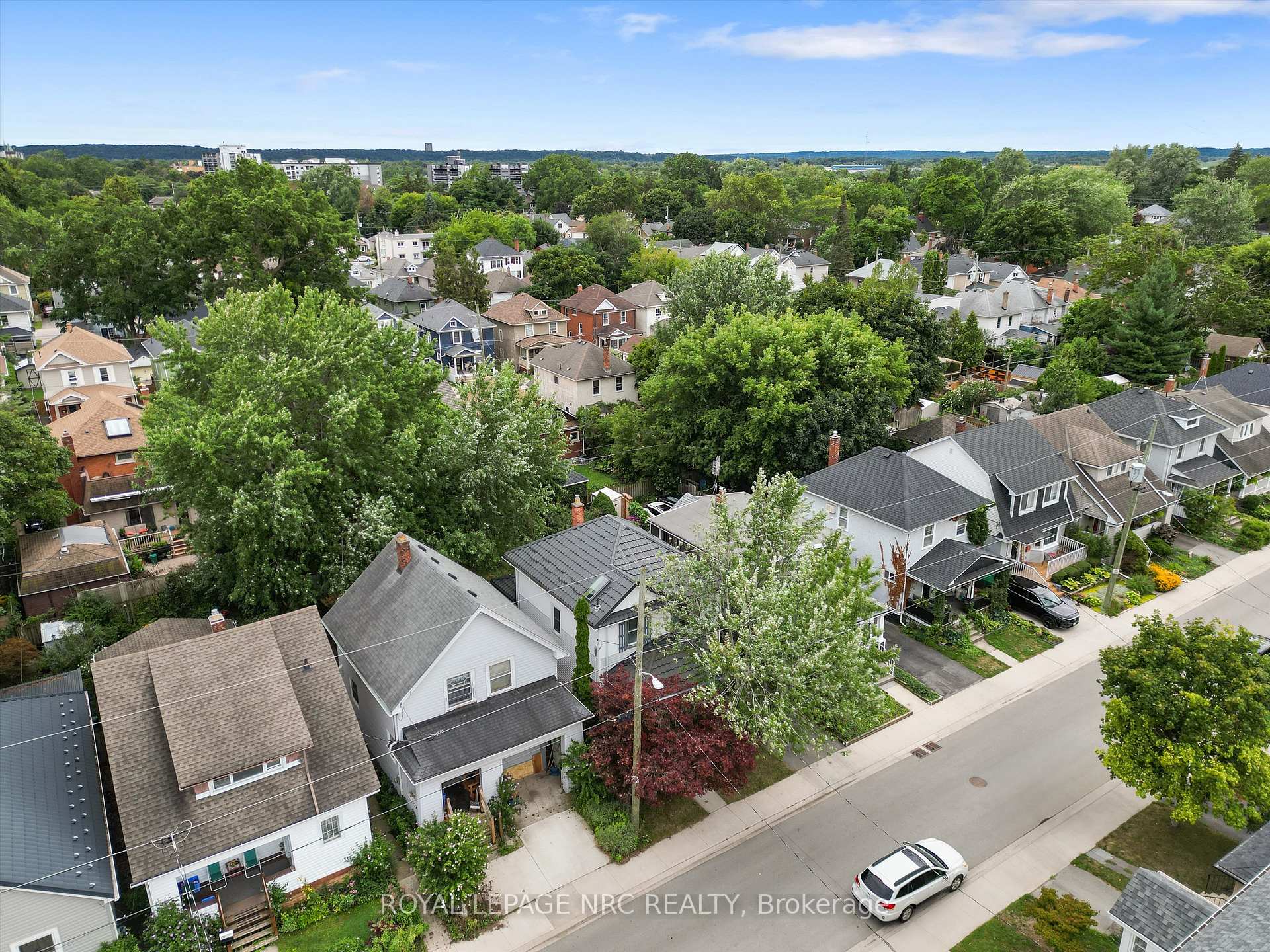 Photo 2 of 40 Lowell Avenue, St. Catharines, Downtown — HOMEH
