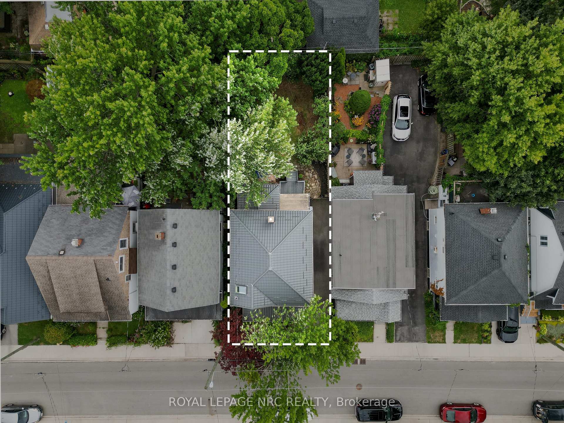 Photo 3 of 40 Lowell Avenue, St. Catharines, Downtown — HOMEH