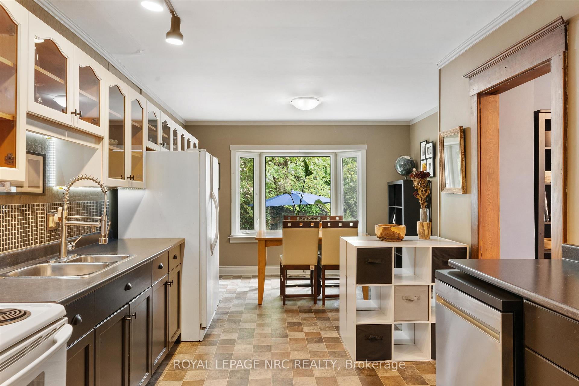 Photo 13 of 40 Lowell Avenue, St. Catharines, Downtown — HOMEH