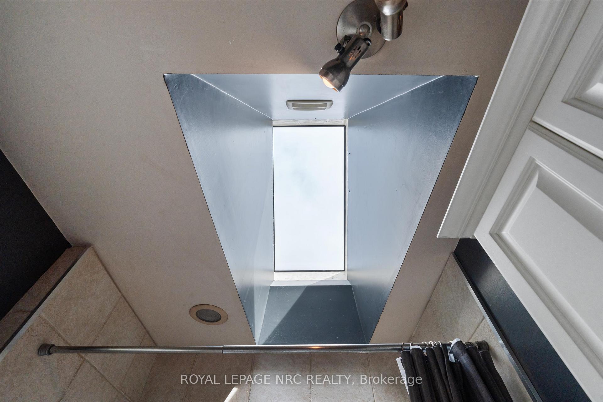 Photo 23 of 40 Lowell Avenue, St. Catharines, Downtown — HOMEH
