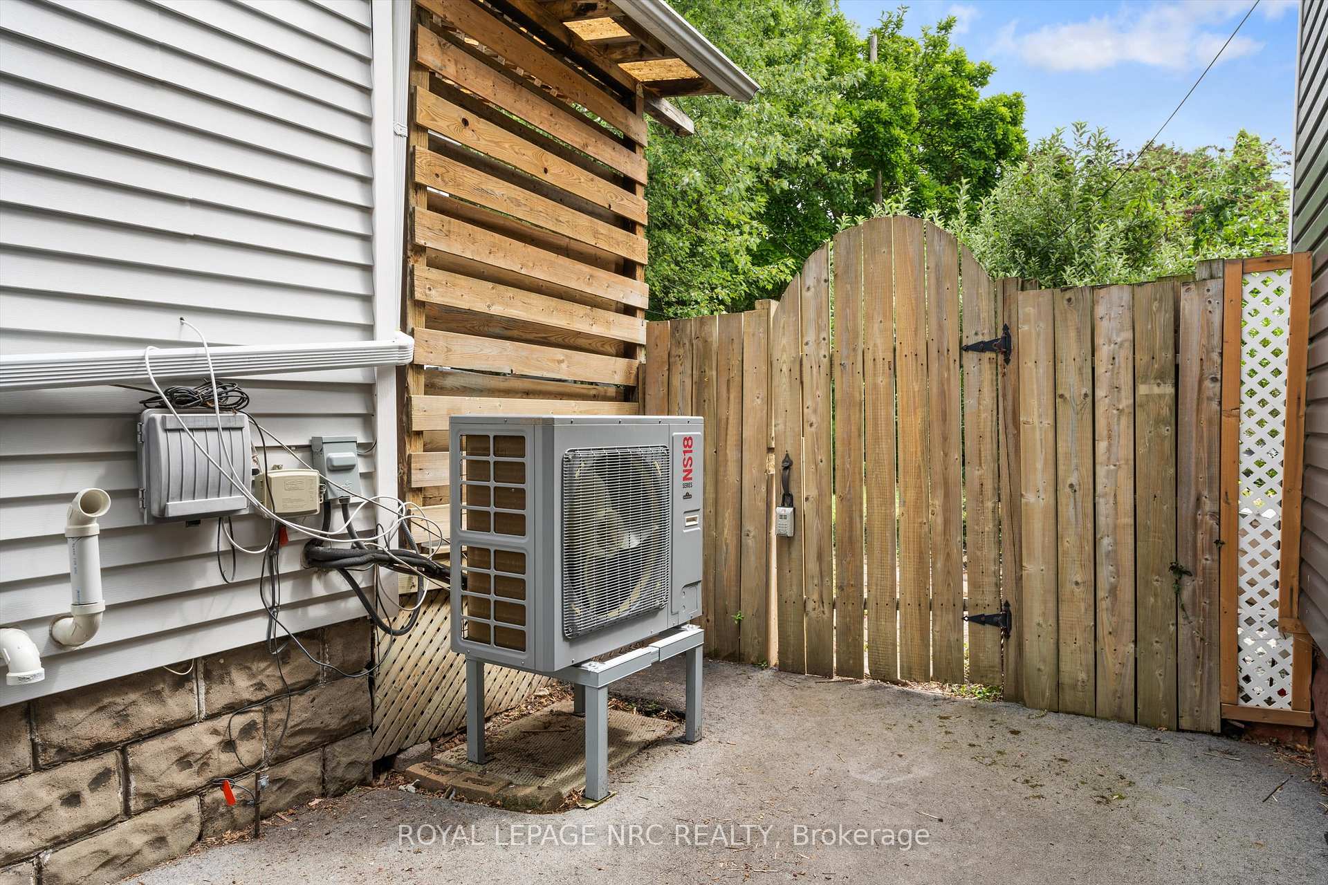 Photo 34 of 40 Lowell Avenue, St. Catharines, Downtown — HOMEH