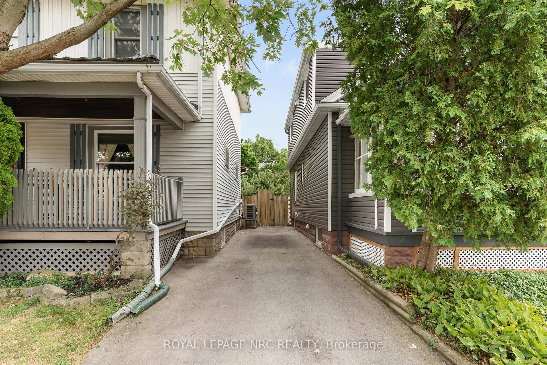 Photo 35 of 40 Lowell Avenue, St. Catharines, Downtown — HOMEH