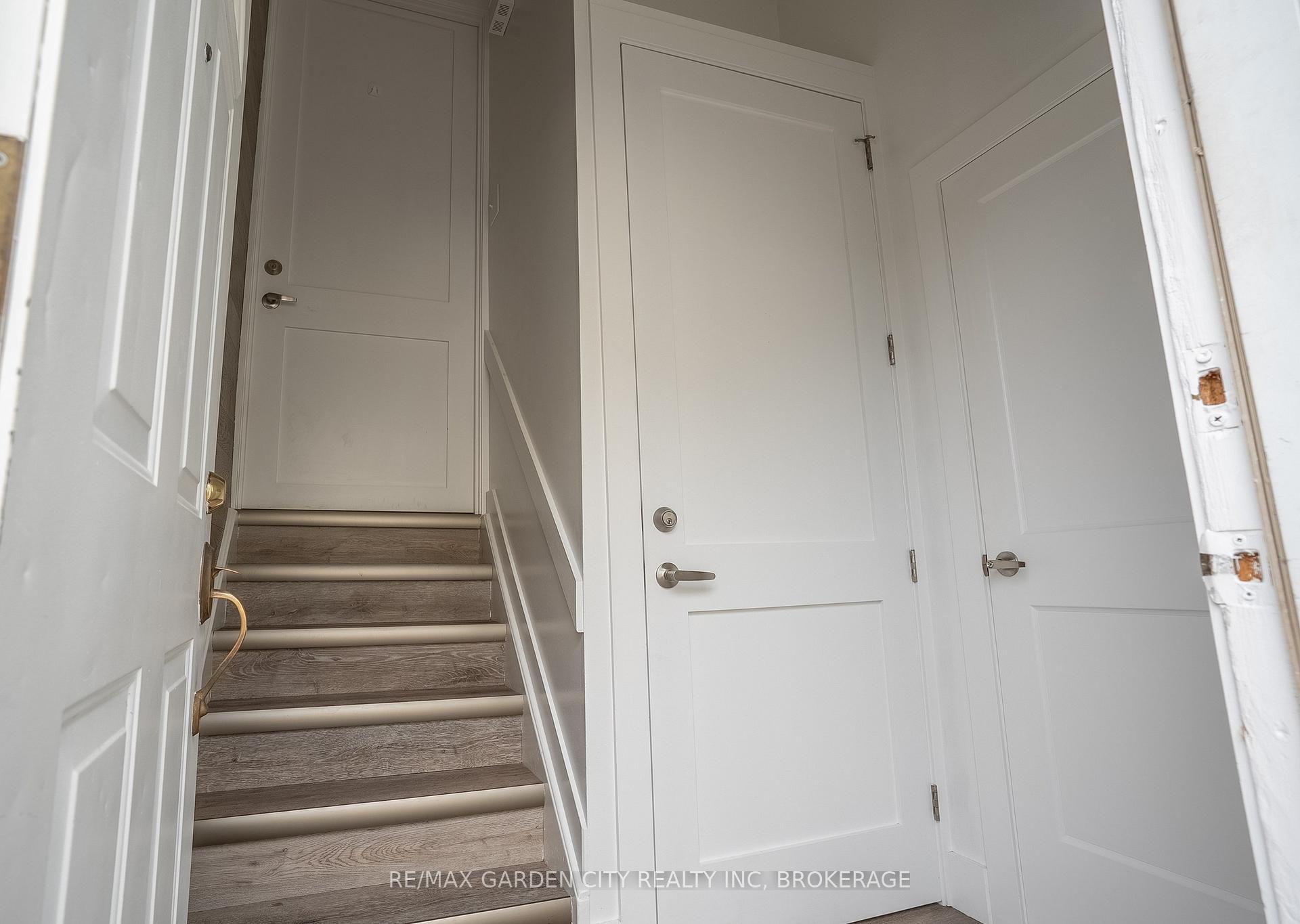 Photo 3 of 85 Ventura Drive, St. Catharines, Haig — HOMEH