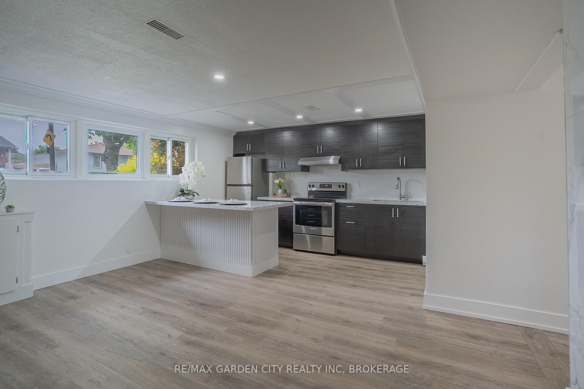 Photo 5 of 85 Ventura Drive, St. Catharines, Haig — HOMEH