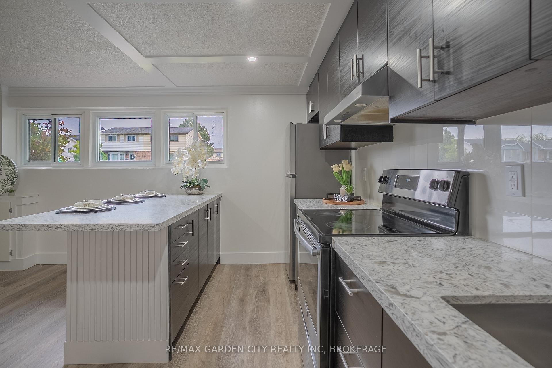 Photo 7 of 85 Ventura Drive, St. Catharines, Haig — HOMEH